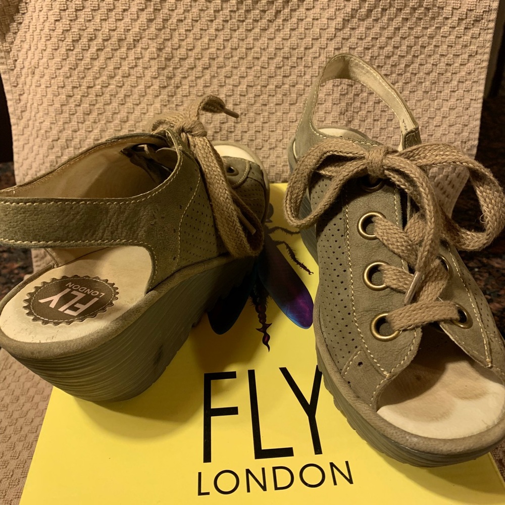 Fly London Cupido in khaki size 38